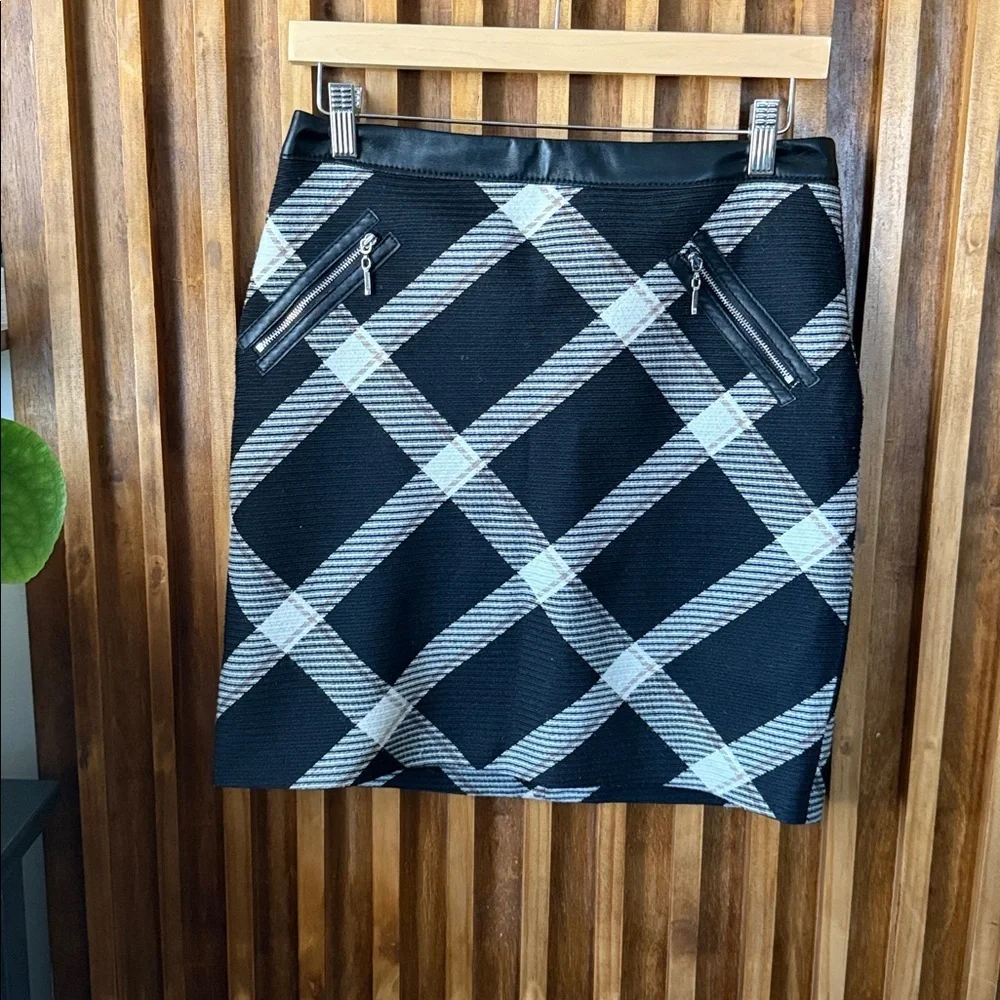 WHBM Wool Blend Knee Length Skirt. Size 4
